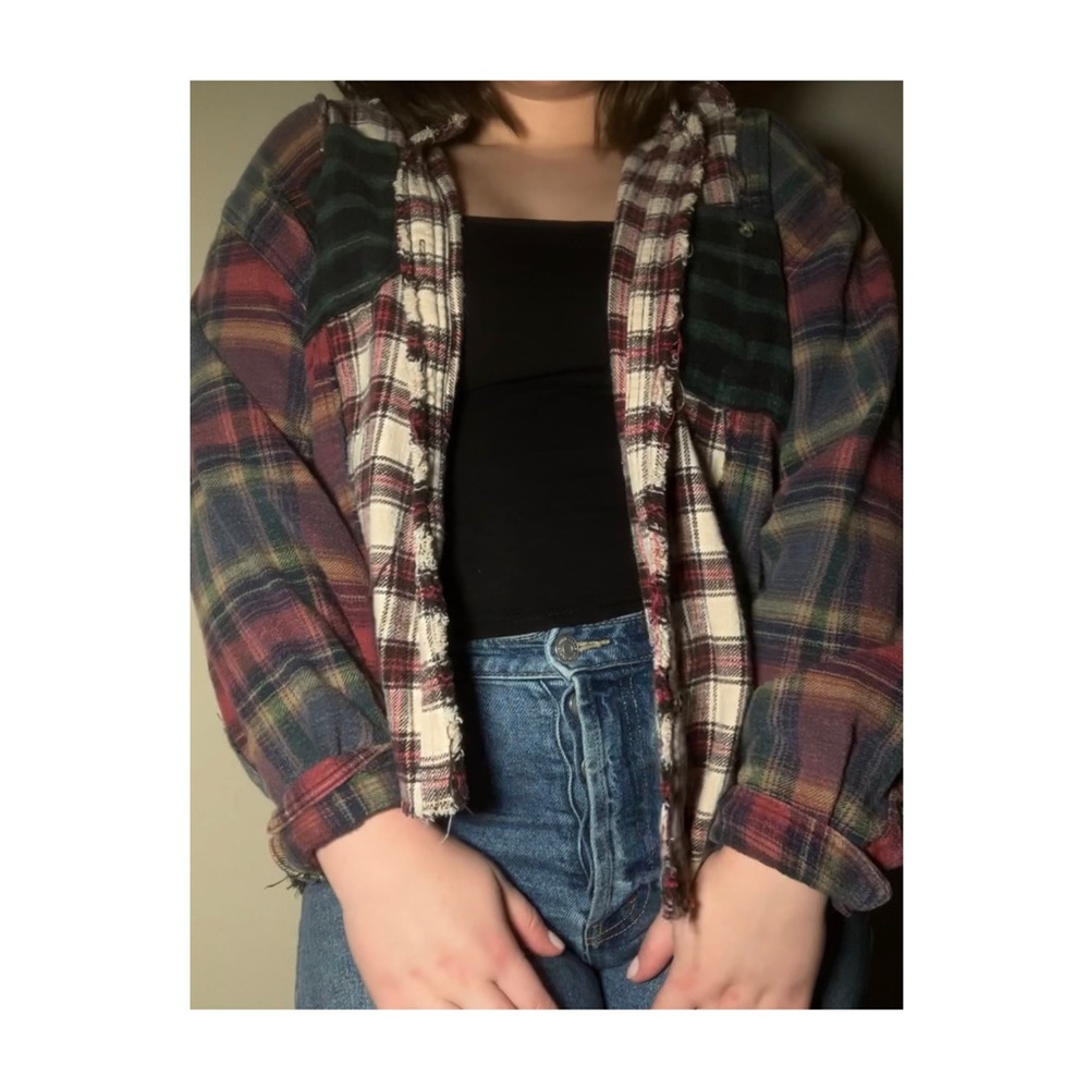 Picnic table plaid shirt🤠🌲

Size large🕒

Good condition